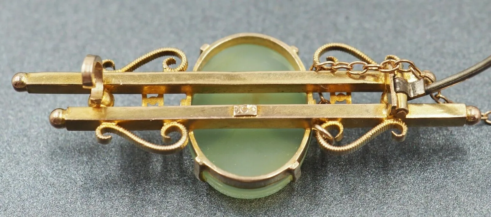 Agate Cameo & 9ct Yellow Gold Vintage Double Bar Brooch